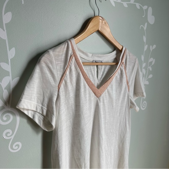 Short-Sleeve Dex Top with Pink Detailed Neckline in size US M - Picture 4 of 7